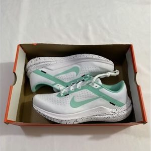 Nike Women's Winflo 10 Running Shoes Emerald Rise/White for Women Running Sport